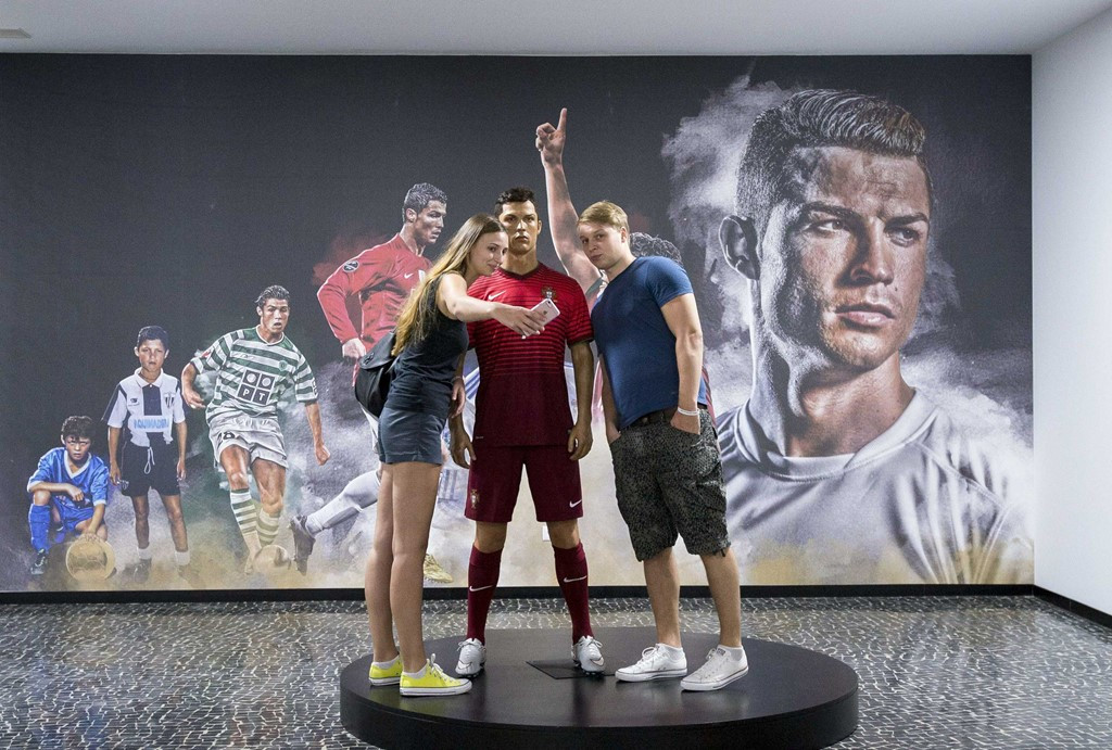 Social Media Abuzz as Fans Pose Next to C. Ronaldo Statue at CR7’s New Museum and Hotel