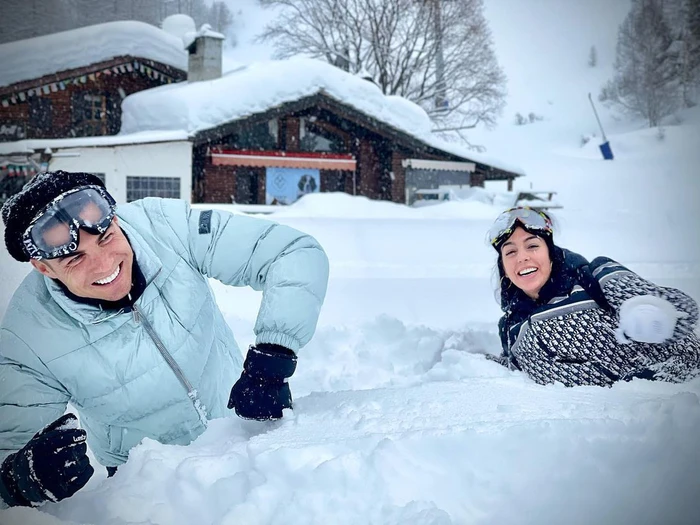 A series of extremely emotional photos in the white snow of Ronaldo and his girlfriend on the occasion of ‘double birthday’