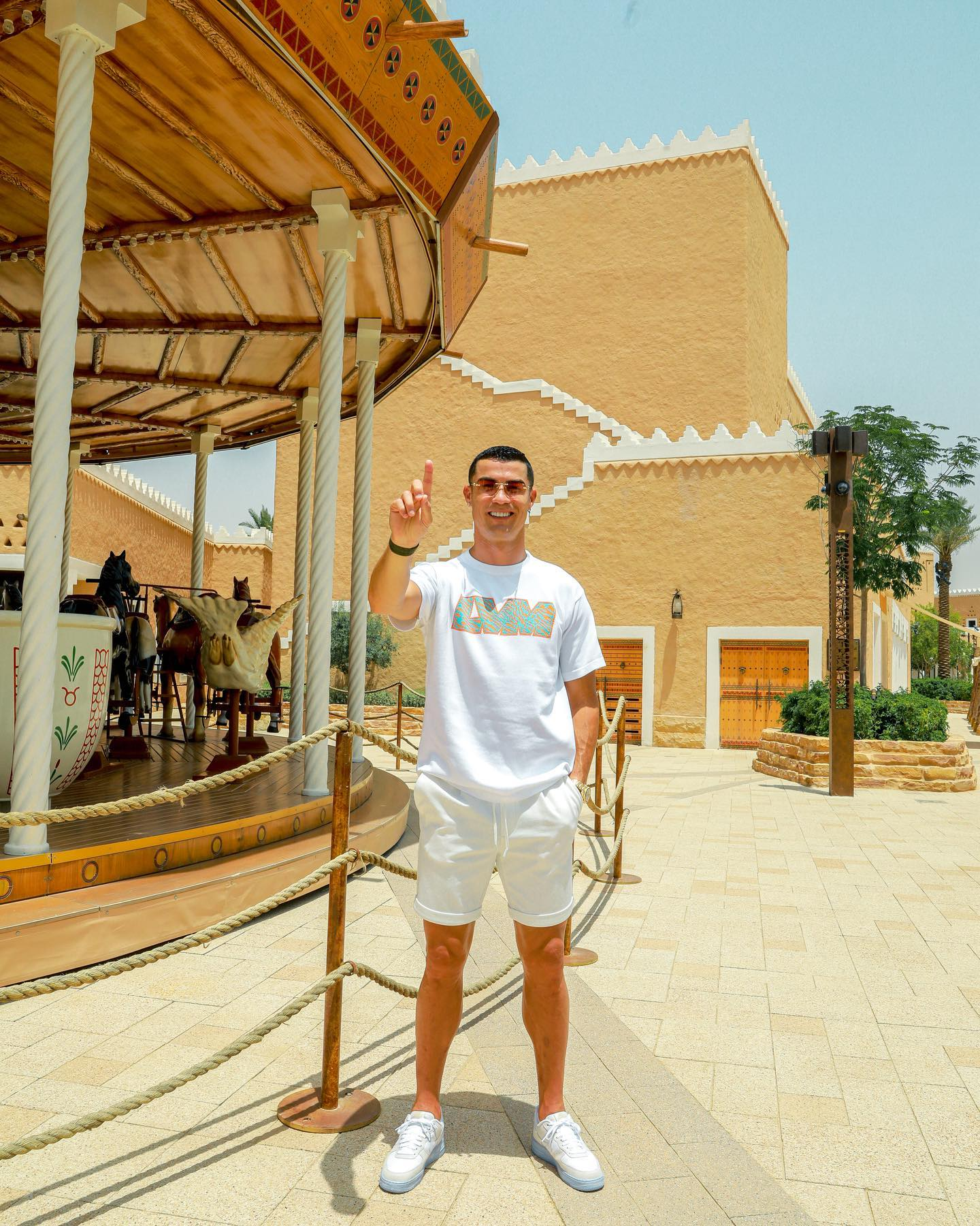 Ronaldo’s Unexpected Endorsement: Arabian Restaurant Earns Glowing Praise as His Preferred Dining Destination