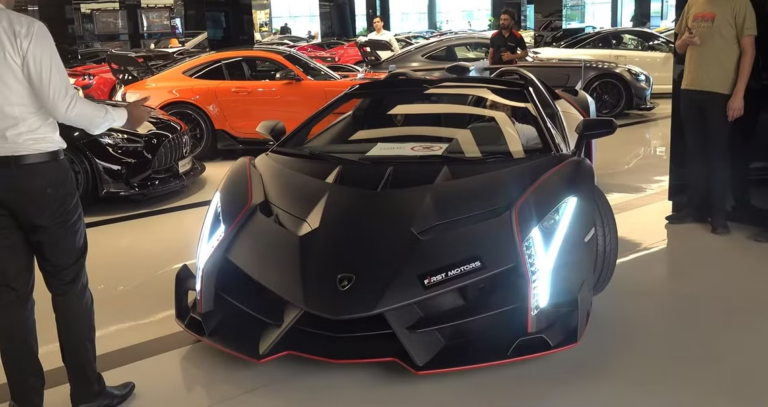 This Is What A $10-Million Lamborghini Veneno Looks Like In Full Carbon