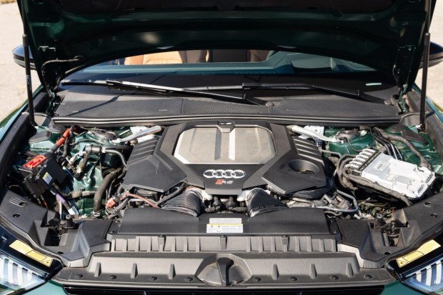 Goodwood Green Pearl 2023 Audi RS6 Avant