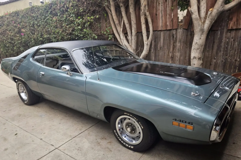 This $50,000 Plymouth Road Runner Features “Machine Gun” Tailpipes And A Pistol-Grip Shifter